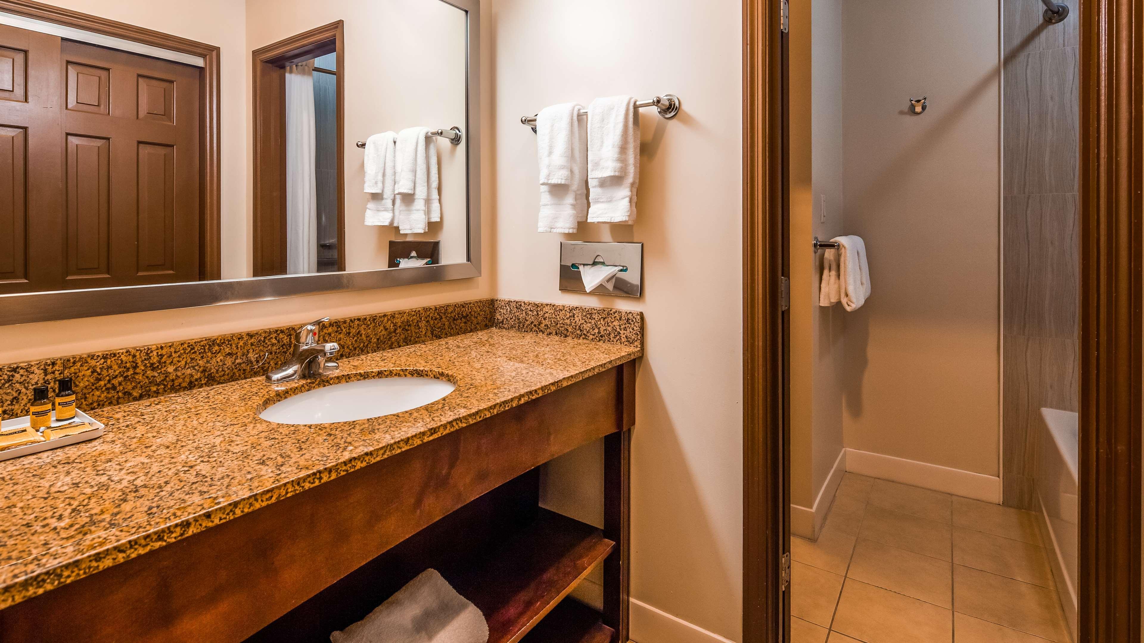 Best Western Plus The Inn & Suites At The Falls Poughkeepsie Exteriér fotografie