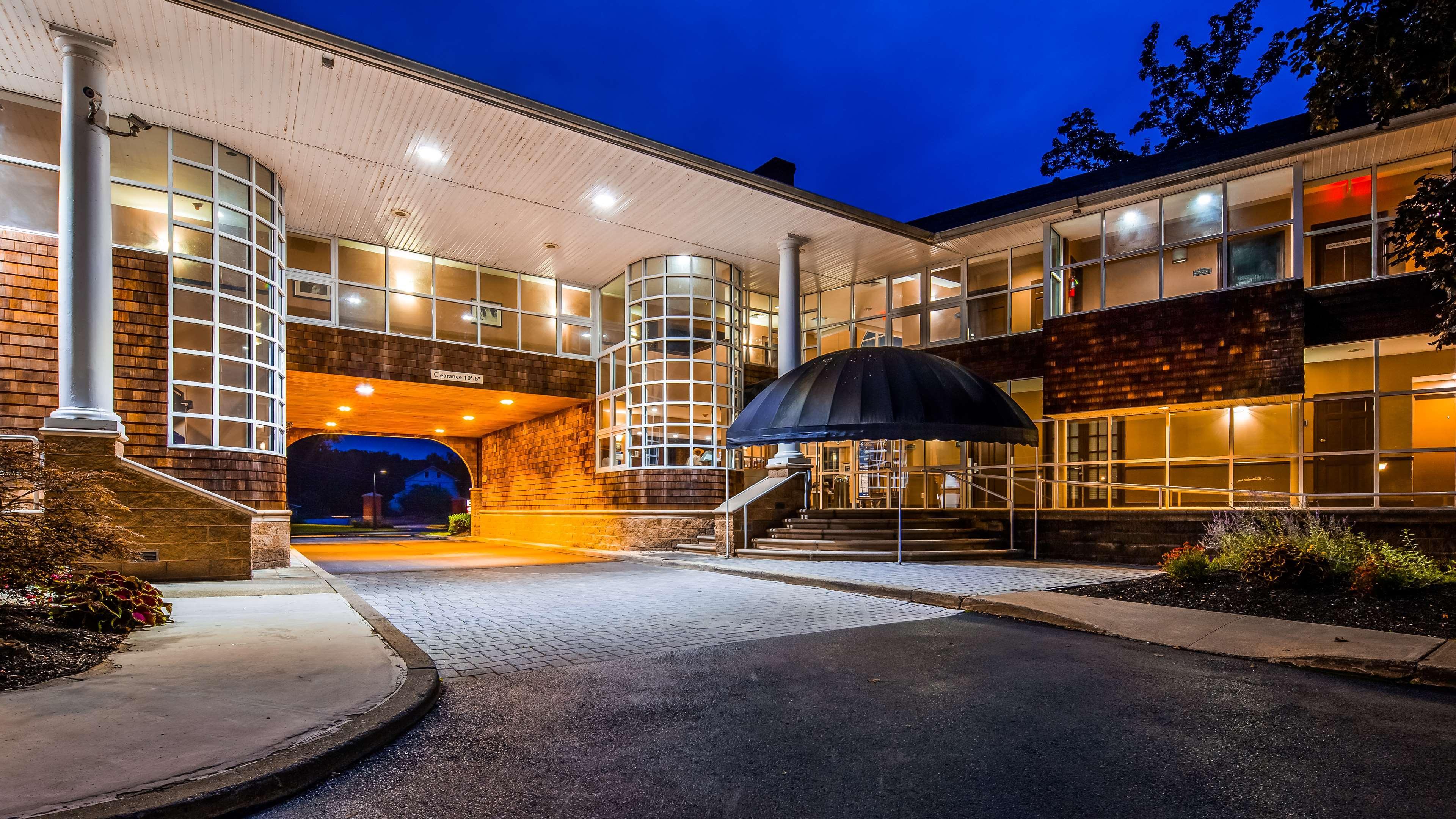 Best Western Plus The Inn & Suites At The Falls Poughkeepsie Exteriér fotografie