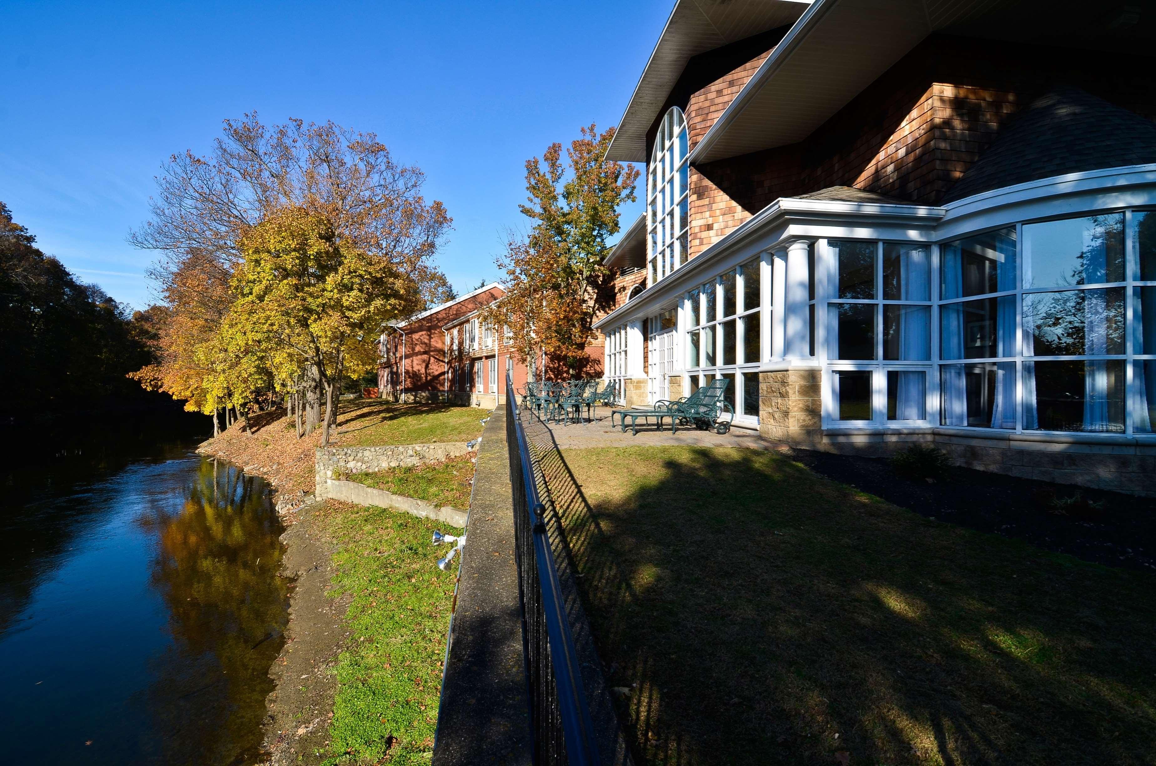Best Western Plus The Inn & Suites At The Falls Poughkeepsie Exteriér fotografie