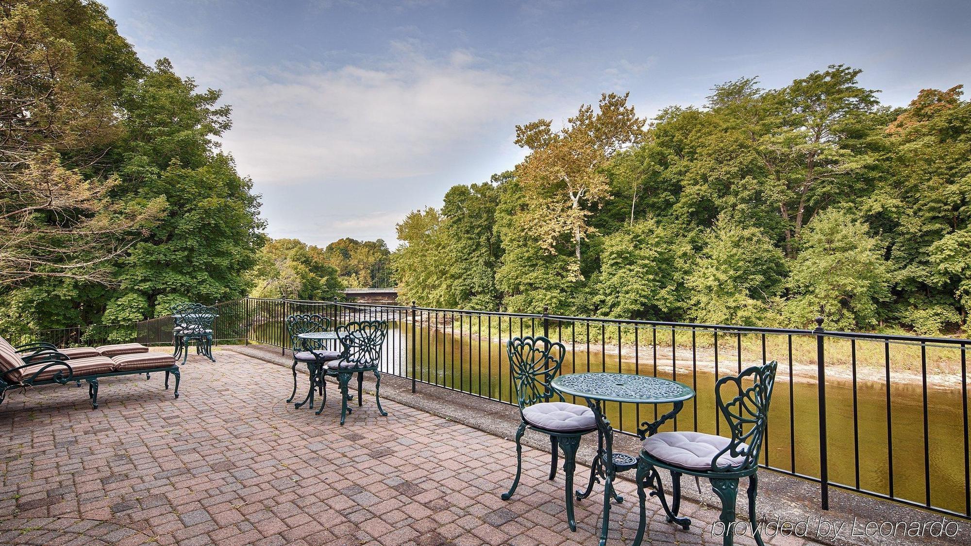 Best Western Plus The Inn & Suites At The Falls Poughkeepsie Exteriér fotografie