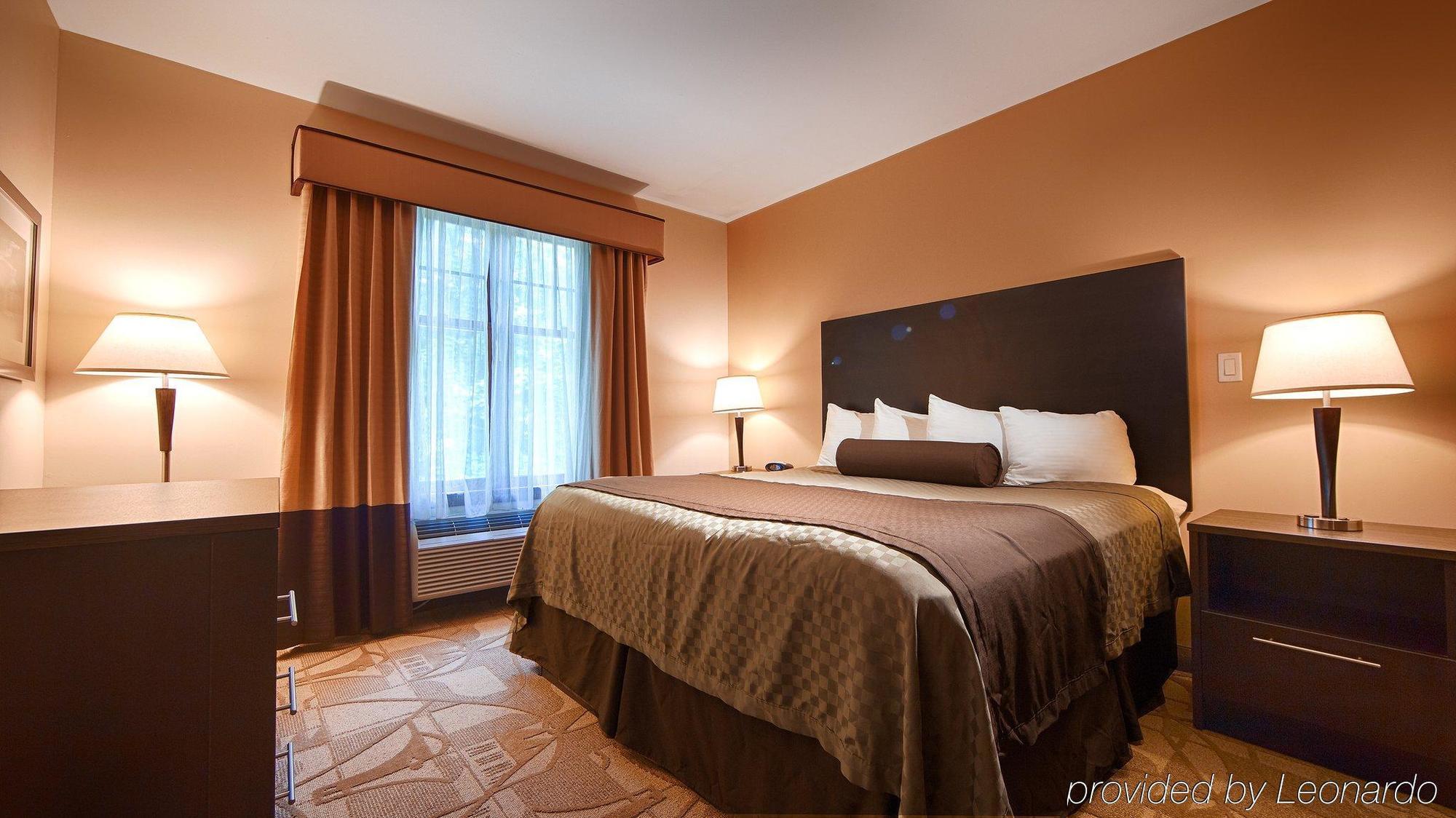 Best Western Plus The Inn & Suites At The Falls Poughkeepsie Exteriér fotografie