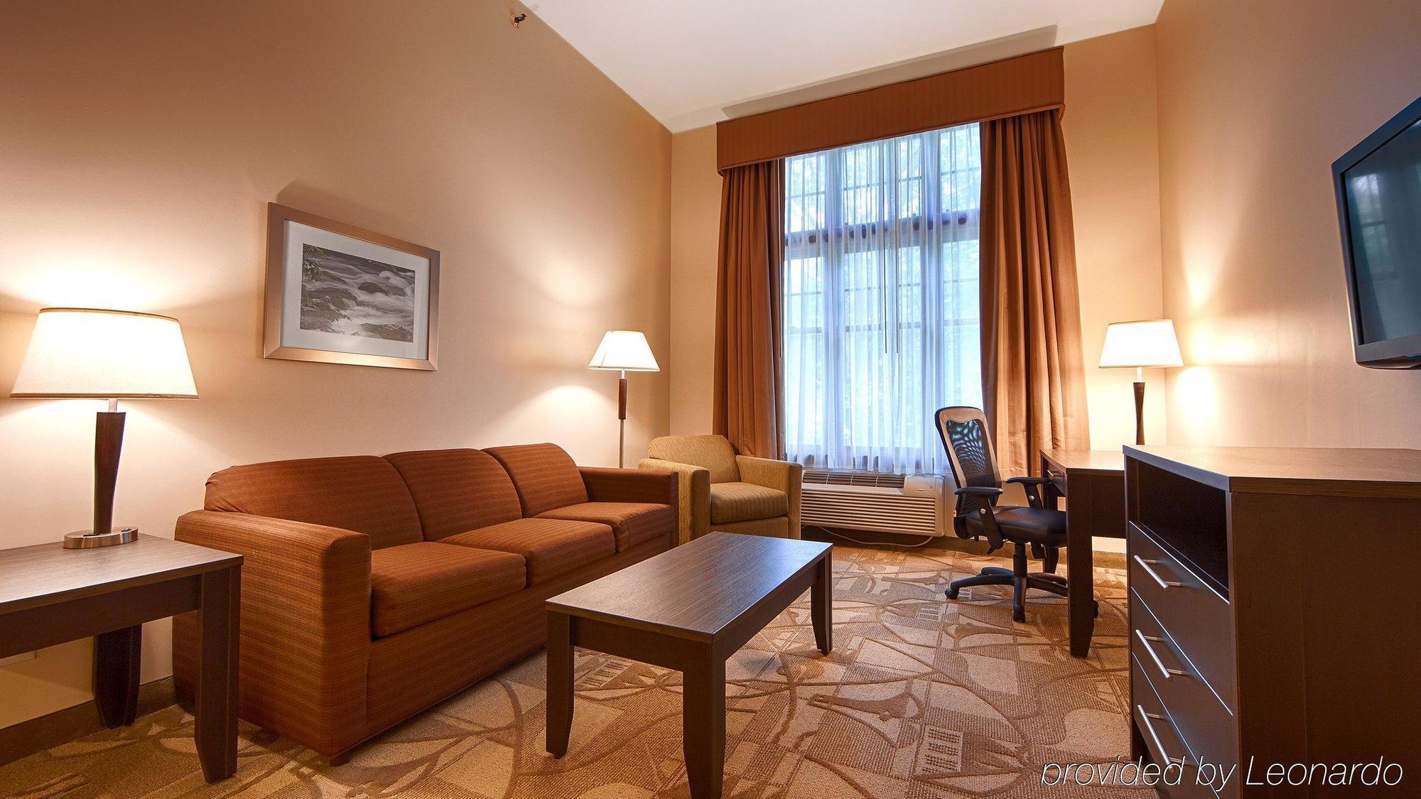 Best Western Plus The Inn & Suites At The Falls Poughkeepsie Exteriér fotografie