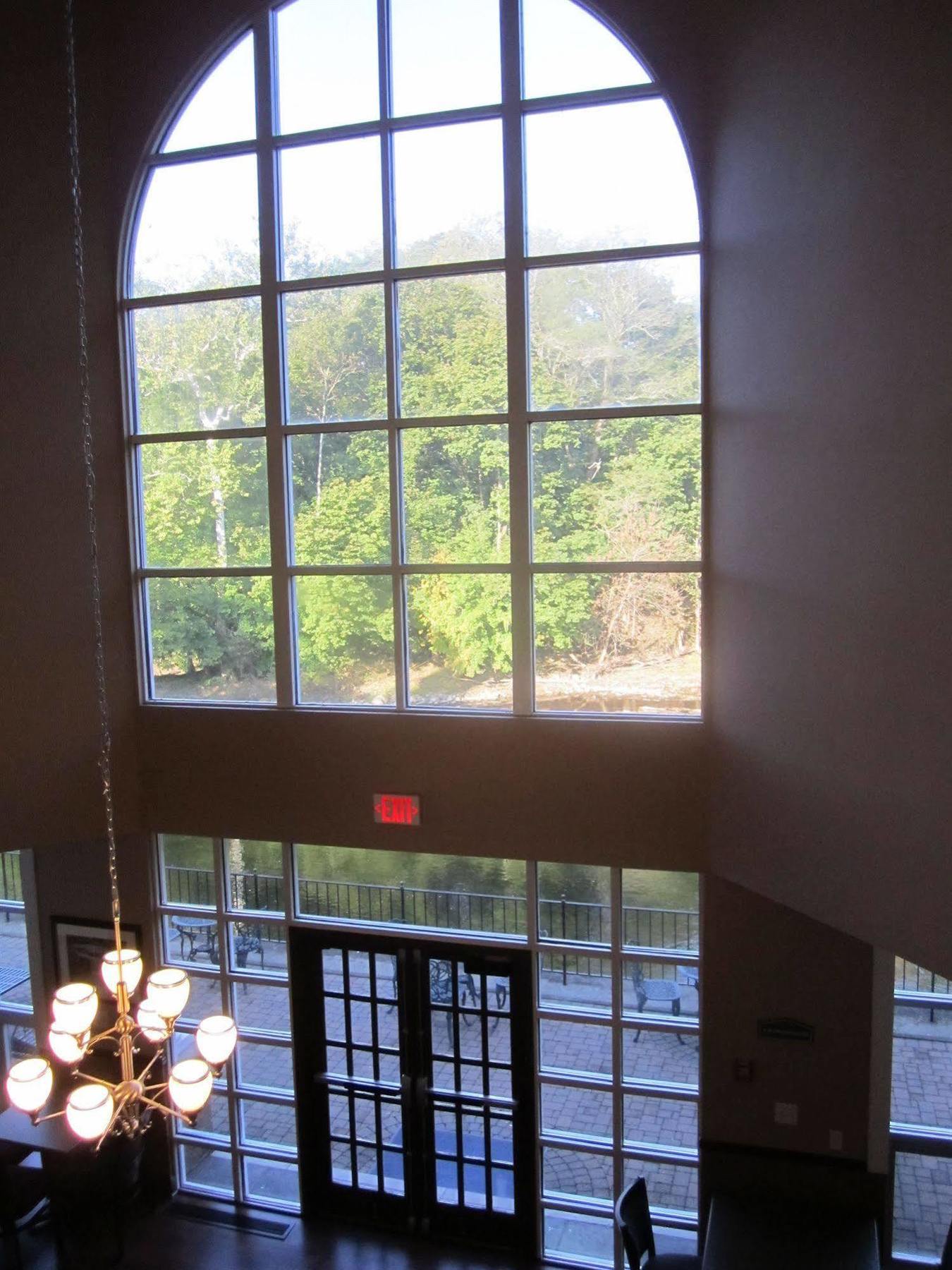 Best Western Plus The Inn & Suites At The Falls Poughkeepsie Exteriér fotografie