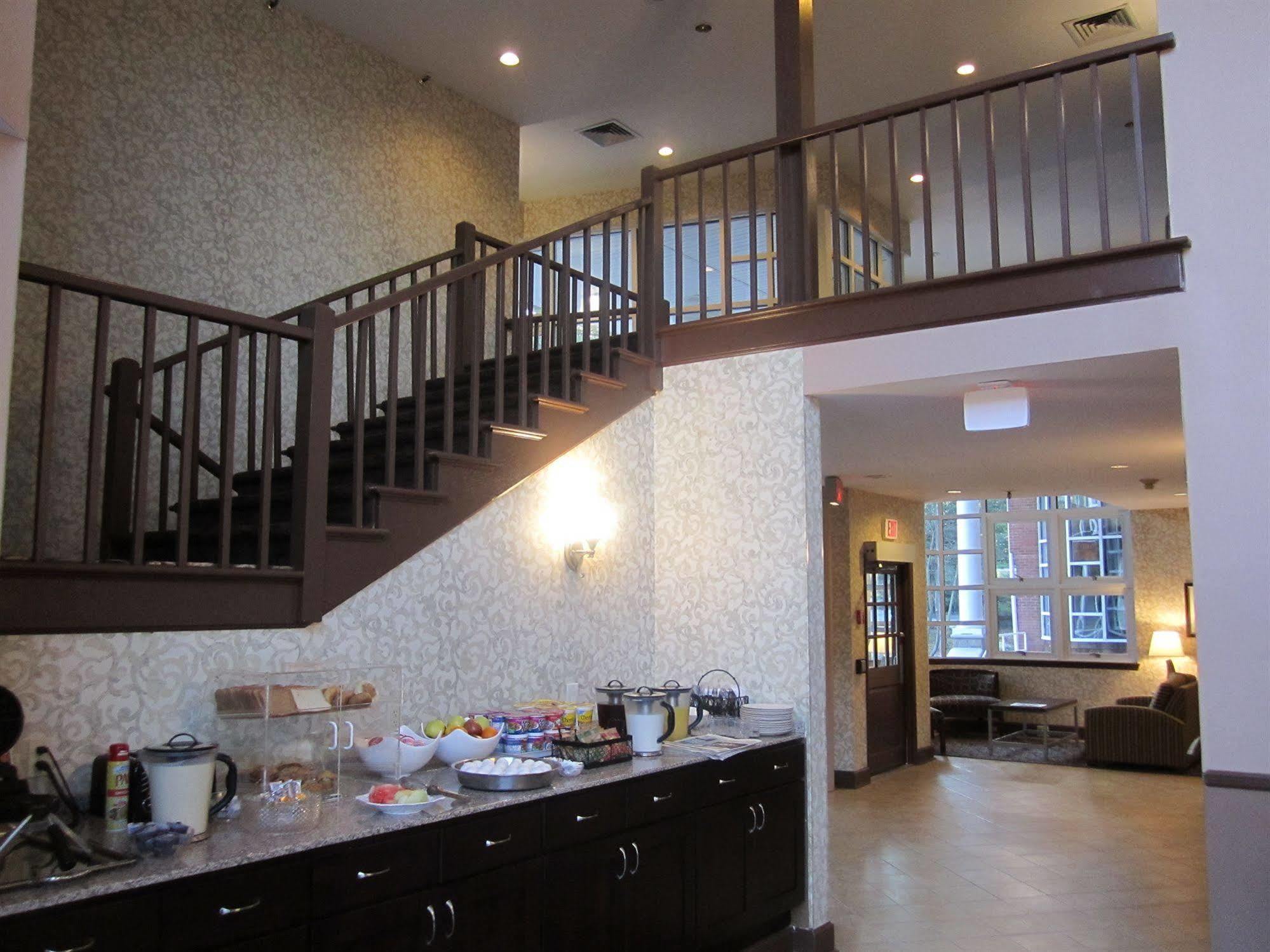 Best Western Plus The Inn & Suites At The Falls Poughkeepsie Exteriér fotografie