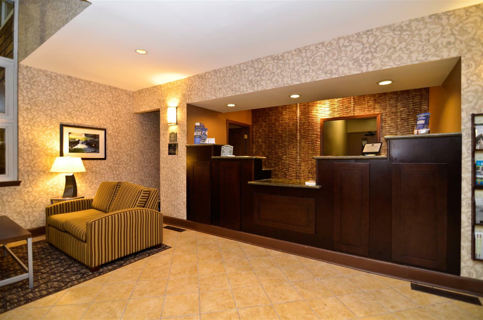 Best Western Plus The Inn & Suites At The Falls Poughkeepsie Exteriér fotografie