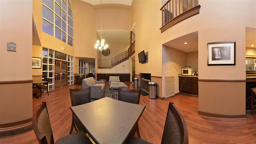 Best Western Plus The Inn & Suites At The Falls Poughkeepsie Exteriér fotografie